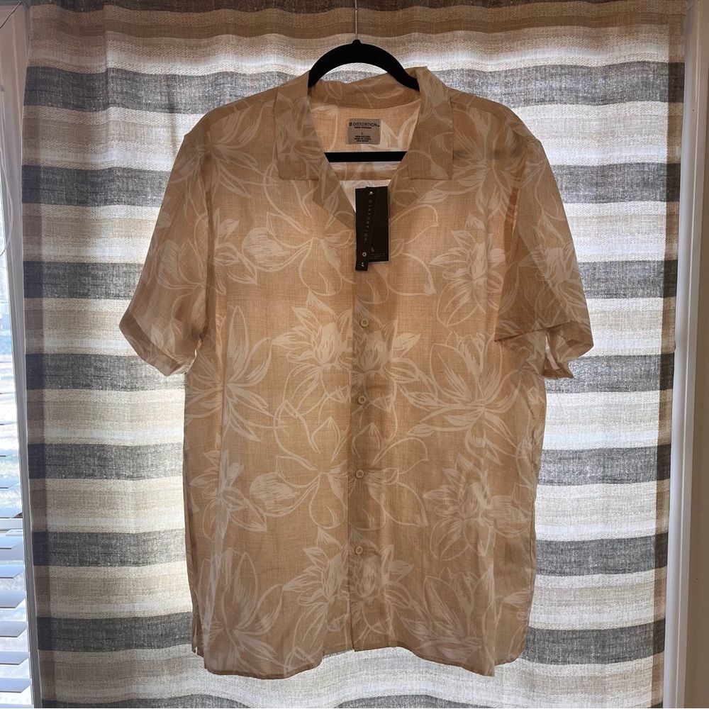 Distortion‎ Tan And White Floral Button Down Shirt Size Large